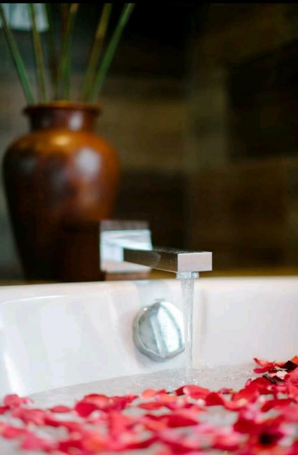 The Darling Ocean View Villa أُلُواتو المظهر الخارجي الصورة